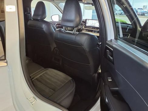 Used 2025 Mitsubishi Outlander SE AWD/4WD image 26