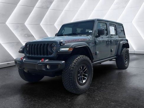 Used 2025 Jeep Wrangler Unlimited Rubicon w/ XTREMEE 35" Tire Package AWD/4WD image 3