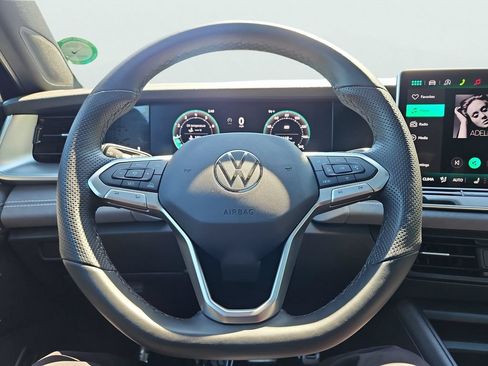 Certified 2026 Volkswagen Tiguan SE R-Line AWD/4WD image 30
