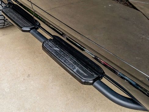 Used 2025 Land Rover Defender 130 V8 image 13