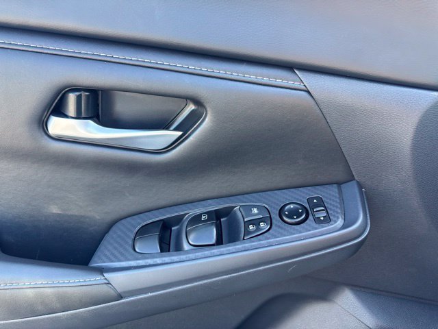 Used 2025 Nissan Sentra SV FWD image 17