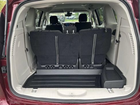 Used 2023 Chrysler Voyager LX image 10