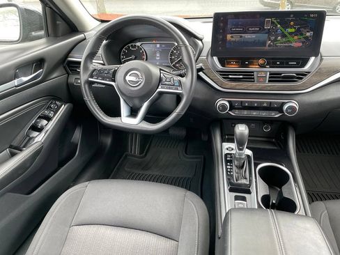 Certified 2023 Nissan Altima 2.5 SV w/ SV Premium Package AWD/4WD image 7