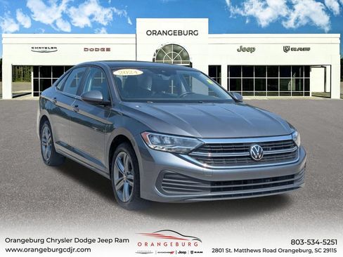 Used 2024 Volkswagen Jetta SE FWD image 1