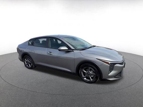 Used 2025 Kia K4 LXS image 2