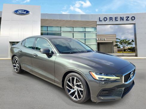 Used 2020 Volvo S60 T5 Momentum FWD image 3