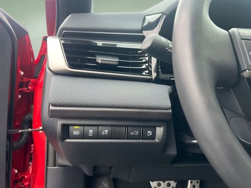 Used 2025 Toyota Camry SE image 13