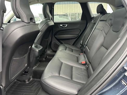Used 2021 Volvo XC60 T5 Momentum w/ Advanced Package image 15