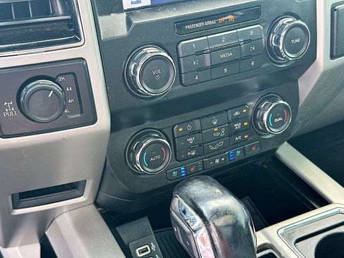 Certified 2019 Ford F150 Lariat AWD/4WD image 14