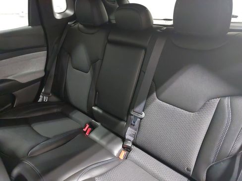 Used 2025 Jeep Compass Latitude AWD/4WD image 13