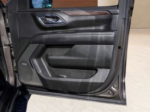 Used 2021 Chevrolet Suburban Z71 image 30