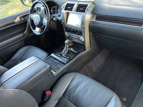 Used 2020 Lexus GX 460 Premium w/ Premium Package AWD/4WD image 29