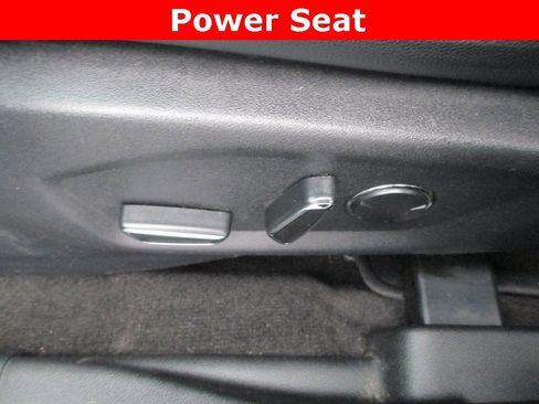 Used 2017 Ford Explorer XLT w/ Equipment Group 202A image 23