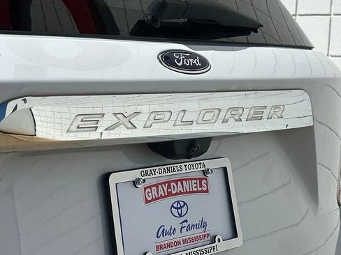 Used 2020 Ford Explorer Limited image 37