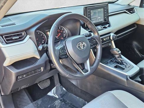 Used 2021 Toyota RAV4 XLE Premium w/ Carpet Mat Package (TMS) image 10