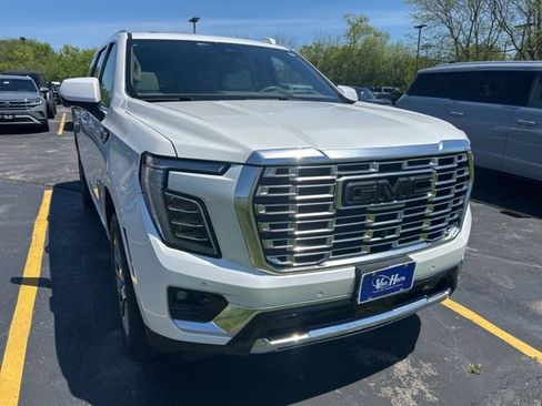 Used 2025 GMC Yukon XL Denali w/ Denali Reserve Package AWD/4WD image 4
