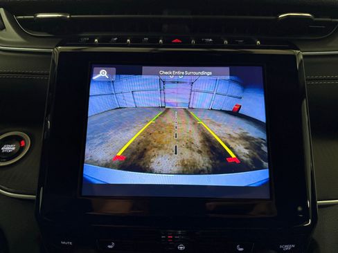 Used 2025 Jeep Grand Cherokee L Altitude RWD image 10
