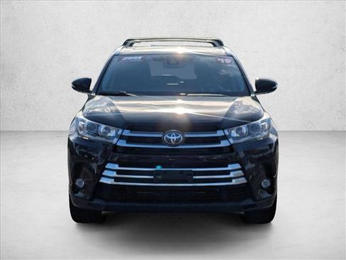 Used 2019 Toyota Highlander Limited Platinum image 2