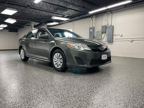 Used 2014 Toyota Camry LE FWD image 4