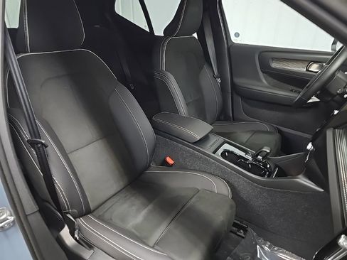 Used 2022 Volvo XC40 P8 Recharge Plus image 15