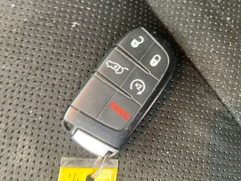 Used 2019 Jeep Grand Cherokee Altitude image 38