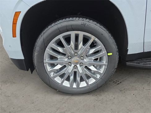 New 2026 Chevrolet Suburban Premier image 14