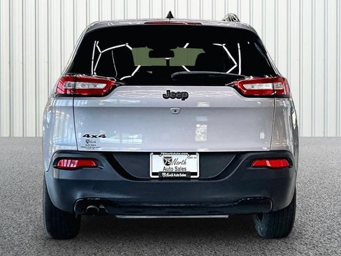 Used 2018 Jeep Cherokee Latitude w/ Altitude Package AWD/4WD image 5