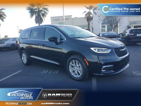 Certified 2025 Chrysler Pacifica Select FWD image 1