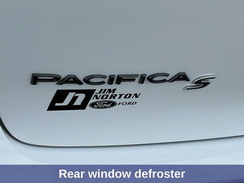Used 2025 Chrysler Pacifica Limited image 13