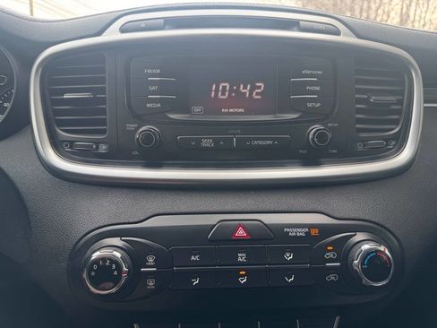 Used 2016 Kia Sorento LX w/ LX Convenience Package image 39