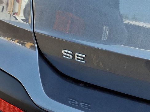 Certified 2023 Volkswagen Taos SE w/ Panoramic Sunroof Package FWD image 32