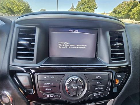 Used 2018 Nissan Pathfinder SV AWD/4WD image 24