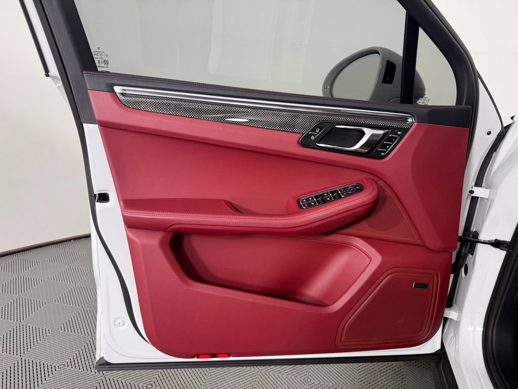 Certified 2025 Porsche Macan GTS AWD/4WD image 18