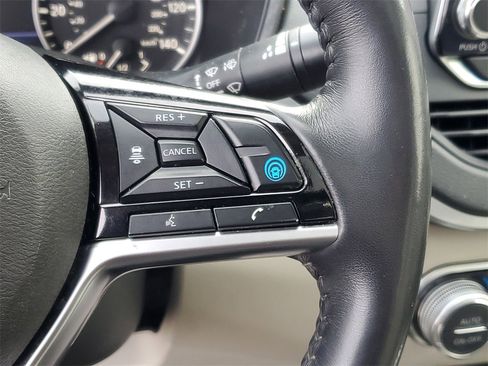 Used 2020 Nissan Altima 2.5 SV image 18