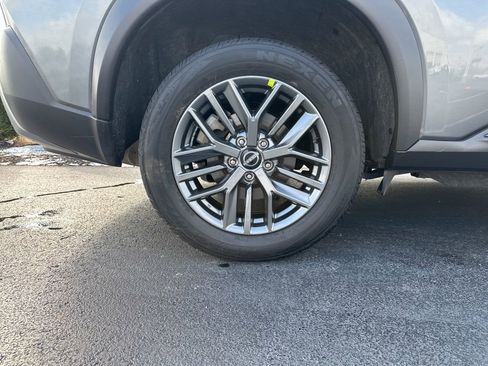 Used 2023 Nissan Rogue S image 33