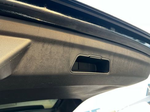 Used 2023 GMC Yukon SLT image 18