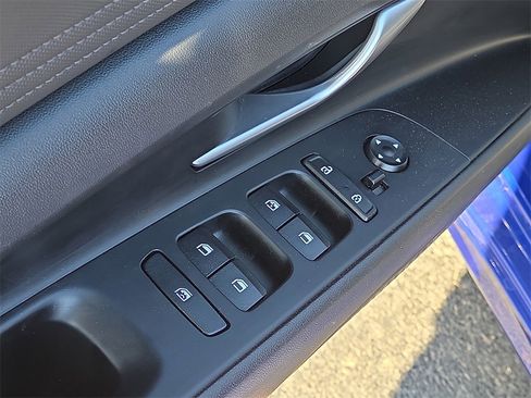 Used 2023 Hyundai Elantra Limited image 19