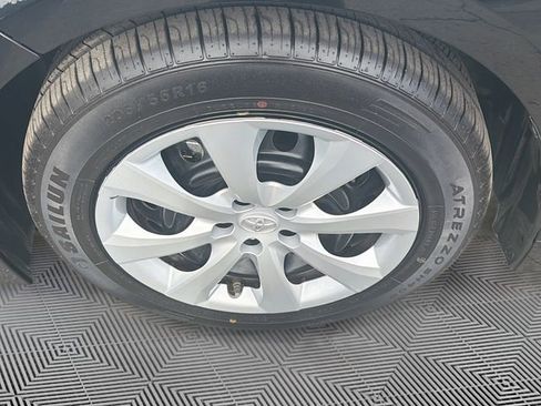 Used 2023 Toyota Corolla LE FWD image 28
