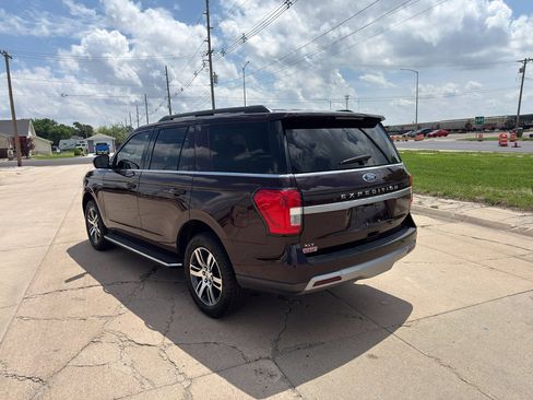 Used 2023 Ford Expedition XLT AWD/4WD image 4