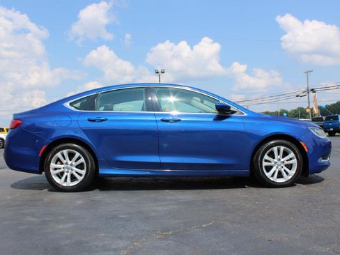 Used 2016 Chrysler 200 Limited FWD image 3