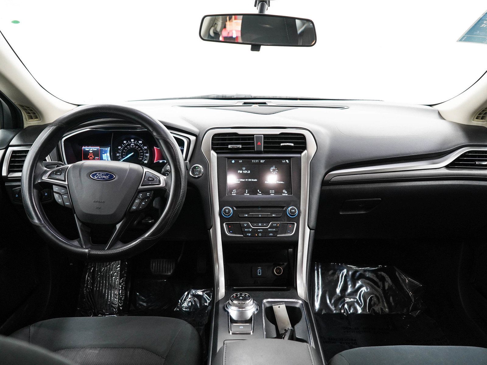 Used 2017 Ford Fusion SE w/ Fusion SE Technology Package FWD image 14