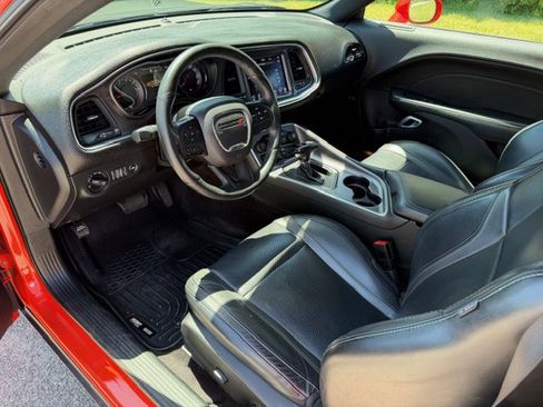 Used 2017 Dodge Challenger SXT Plus image 10