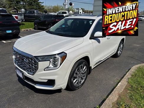 Used 2023 GMC Terrain Denali w/ Denali Premium Package AWD/4WD image 5