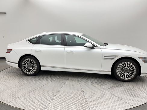 Certified 2024 Genesis G80 image 9