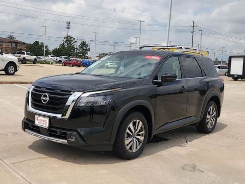 Certified 2025 Nissan Pathfinder SL AWD/4WD image 3