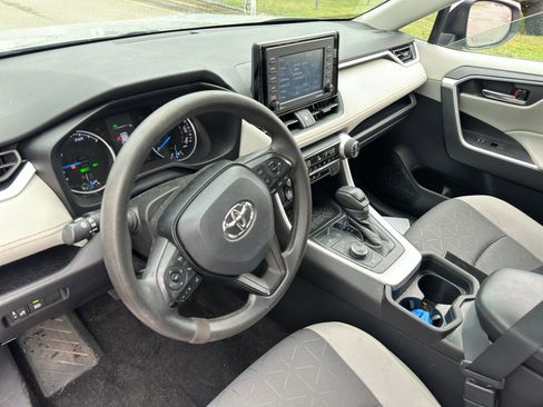 Used 2021 Toyota RAV4 XLE AWD/4WD image 14