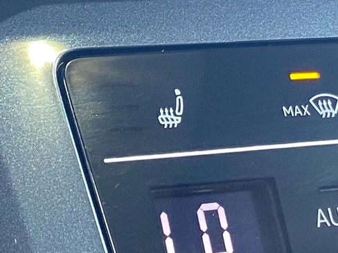 Certified 2022 Volkswagen Tiguan SE R-Line image 16