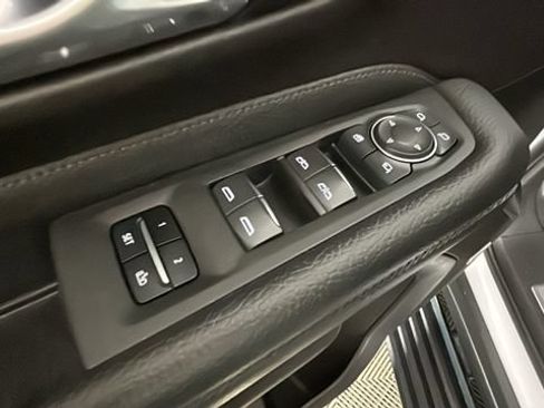Used 2023 GMC Yukon Denali AWD/4WD image 10