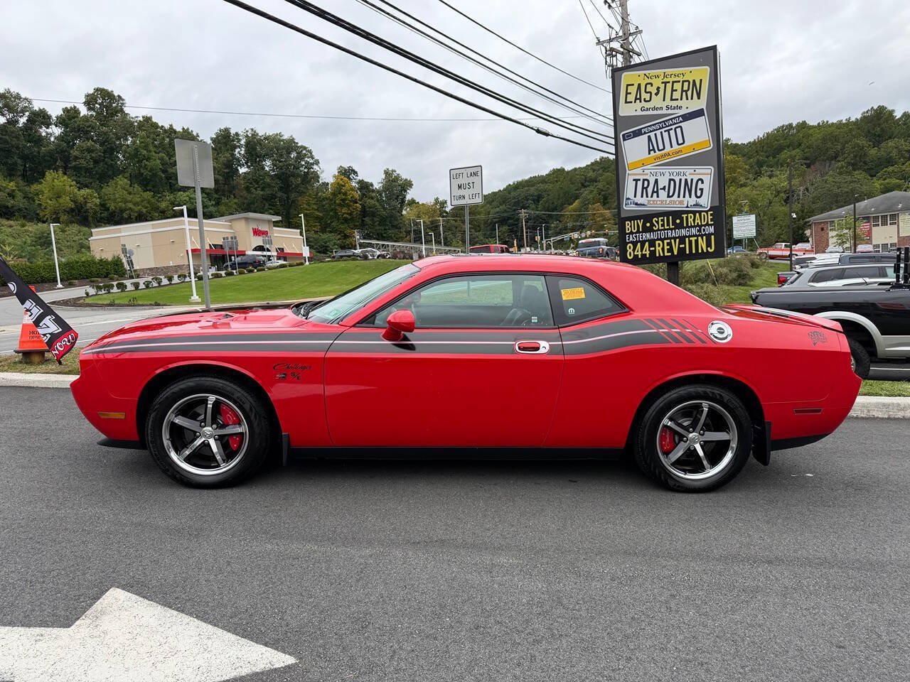Used 2010 Dodge Challenger SE RWD image 3