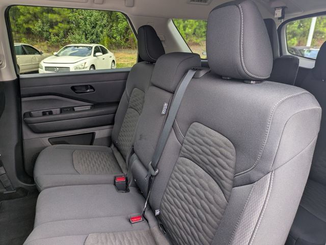 Used 2025 Nissan Pathfinder SV AWD/4WD image 29